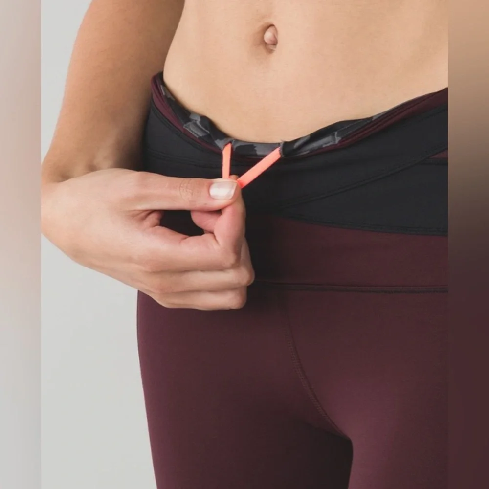 SOLD Lululemon Kris Cross Crop (Full-On Luxtreme) Sz 2 - Picture 5 of 11